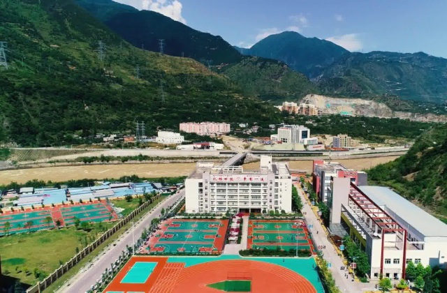 學校創(chuàng)意宣傳片如何拍出新意?學校宣傳片創(chuàng)意和構(gòu)思看模仿和創(chuàng)新